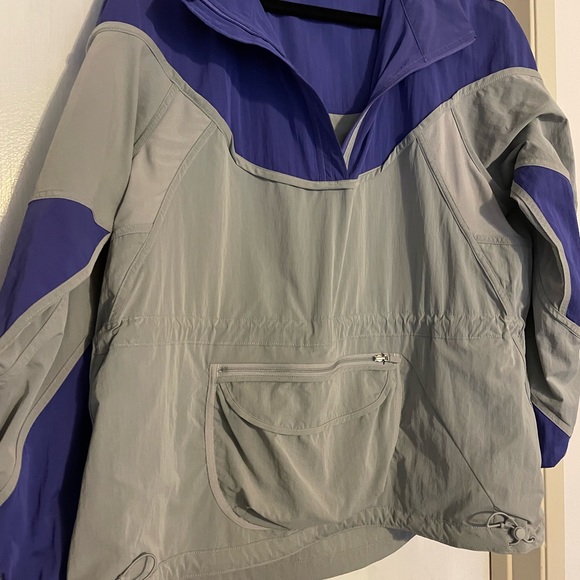 Lululemon Windbreaker - Picture 5 of 9